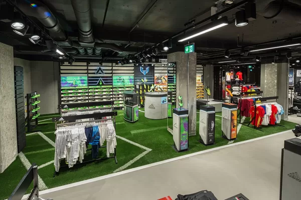 Retail shelves und display racks