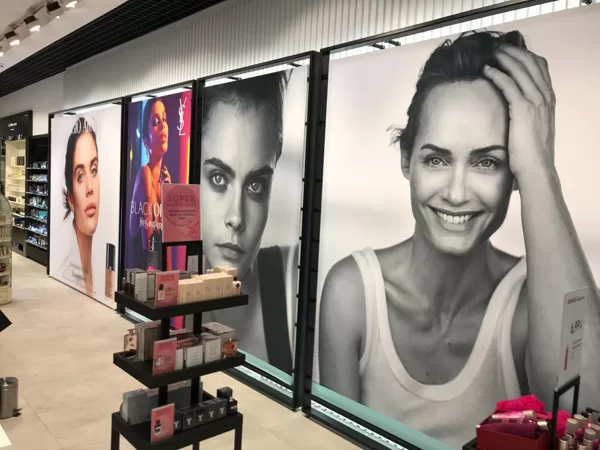 Display racks und frame works